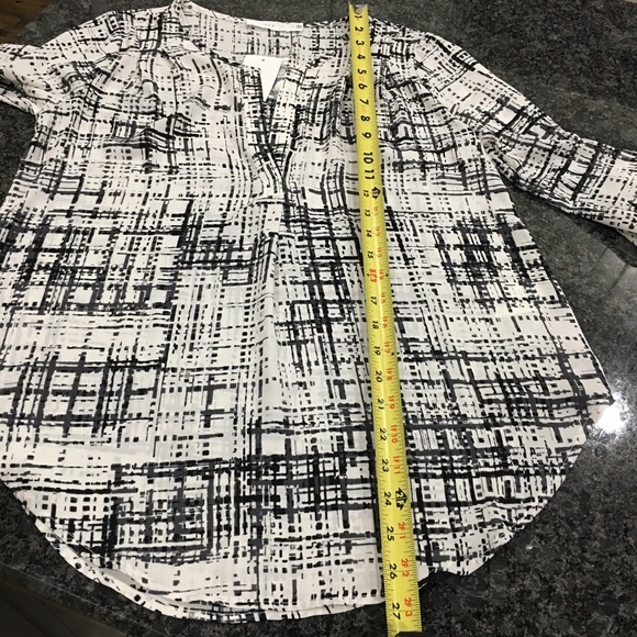 Lush V-Neck geo Print roll sleeve blouse - Picture 8 of 8